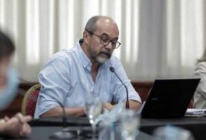 601c4fd537fd7417000294-305x207