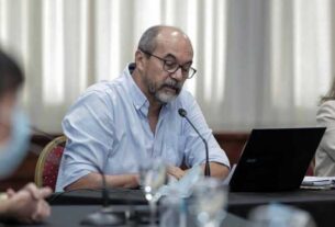 601c4fd537fd7417000294-305x207