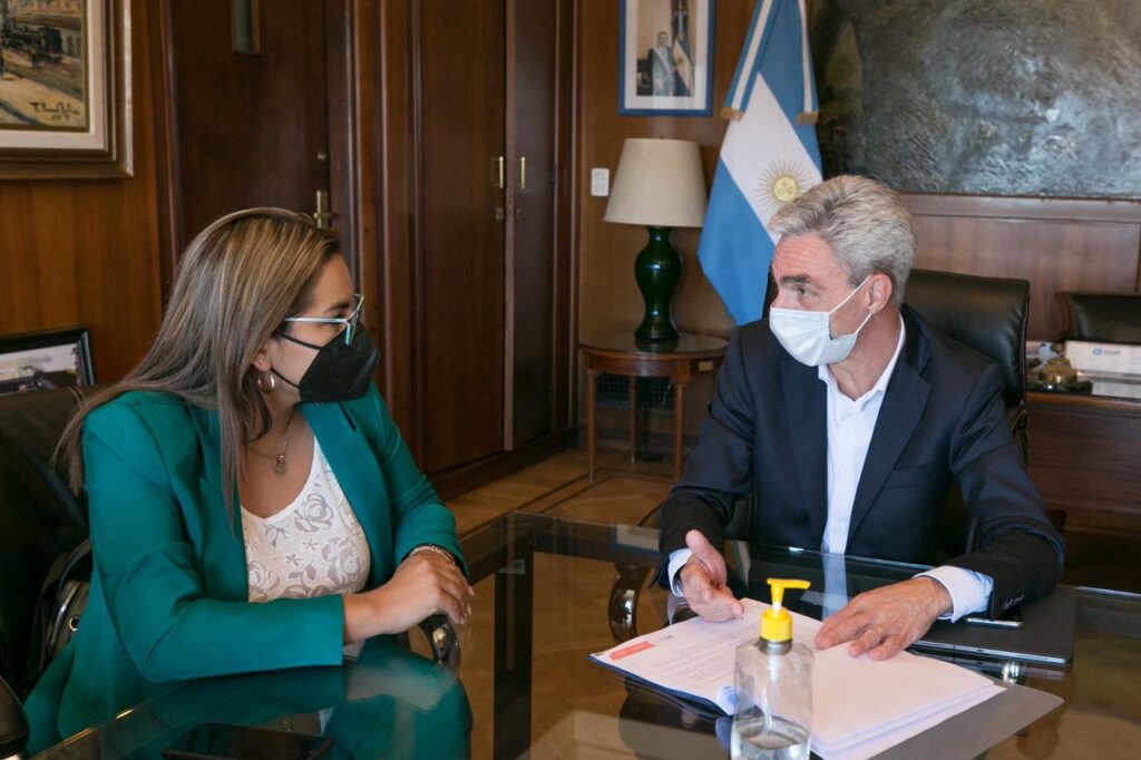 ac43a1a6-7d3b-4166-a239-b6ddeac8d738