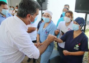 Capitanich destacó el “extraordinario trabajo” de enfermeros y enfermeras en su día