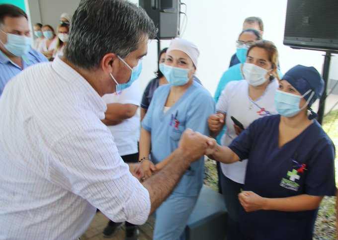 Capitanich destacó el “extraordinario trabajo” de enfermeros y enfermeras en su día