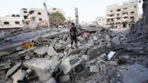 Israel lanzó sus ataques más fuertes en Gaza y afirmó que destruyó túneles de Hamas