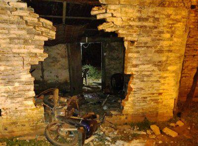 Joven motociclista falleció, tras impactar contra el muro de una vivienda