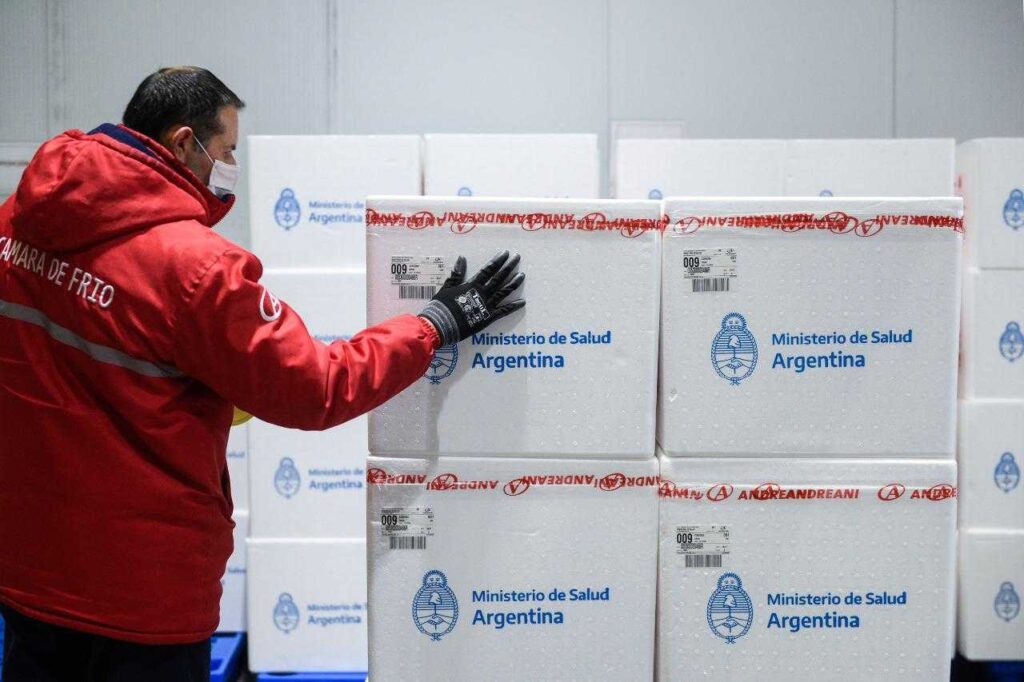Argentina recibió 822.100 dosis de AstraZeneca y se acerca a las 70 millones de vacunas