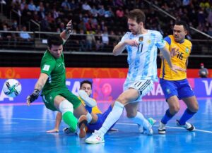 Argentina venció 2 a 1 a Brasil y es finalista en el Mundial de Futsal