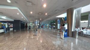 El Gobierno nacional analiza aumentar el número de vuelos y pasajeros que llegan al país