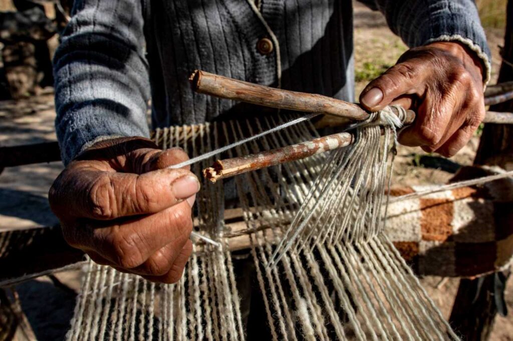 Artesanas y artesanos de El Impenetrable comercializan sus productos por Mercado Libre