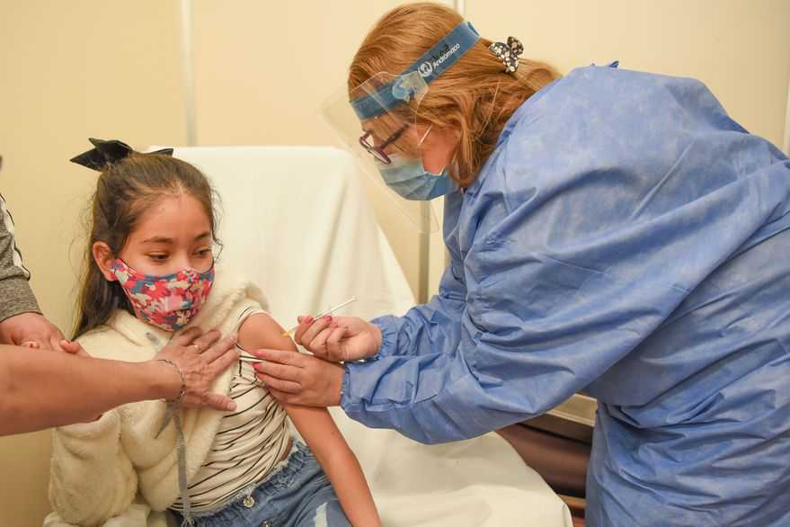 Desde Epidemiología ya planifican la vacunación contra COVID-19 en niños y aclaran que “no va a ser requisito para ingresar a la escuela”