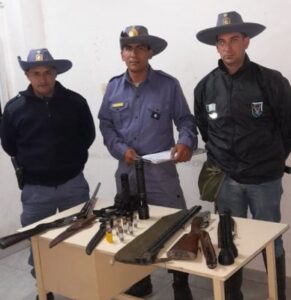 demoraron con armas
