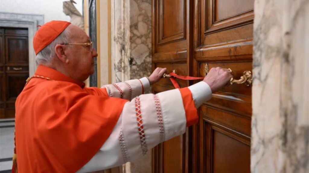 sellan la puerta del papa