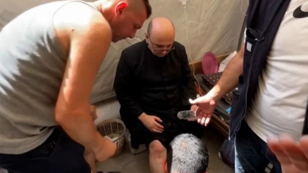 cura que fue atacado en israel