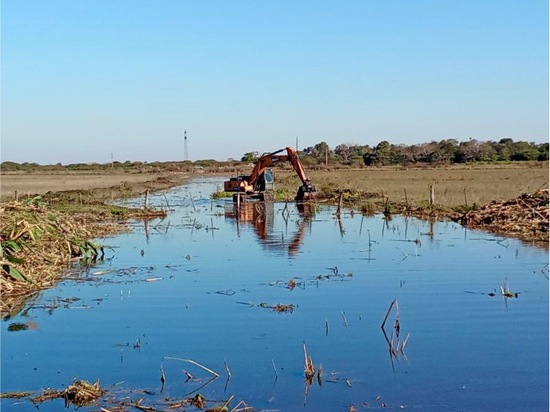 drenaje canal de agua