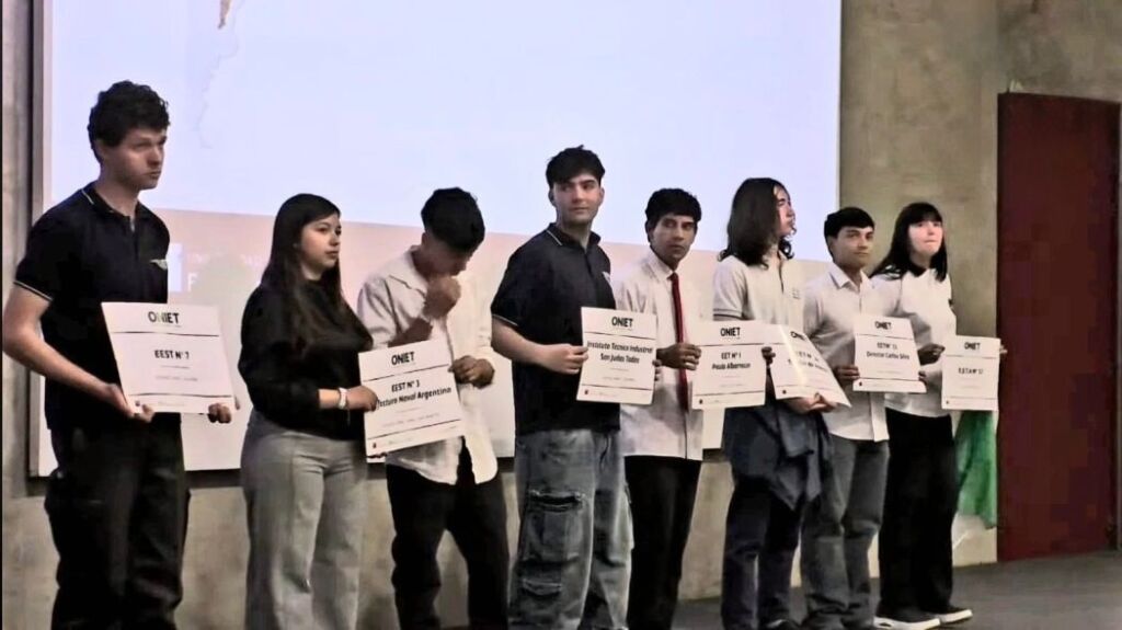 ESTUDIANTES CHAQUEÑOS SE DESTACARON EN LAS OLIMPIADAS NACIONALES DE INFORMÁTICA, INNOVACIÓN, ELECTRÓNICA Y TECNOLOGÍA