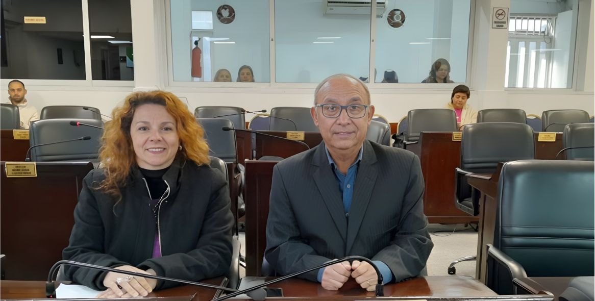 El concejal Ramón Romero, junto con el apoyo de su par Analía Verón