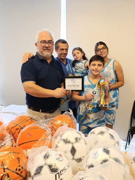 Samuel Vargas reconocido por el CLub de Villa Libertad