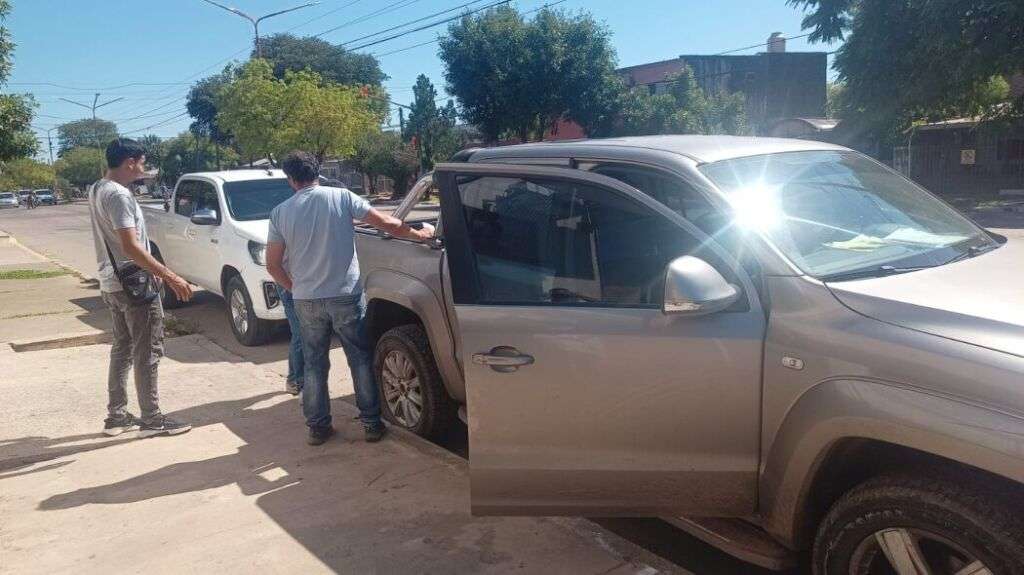 secuestran camioneta