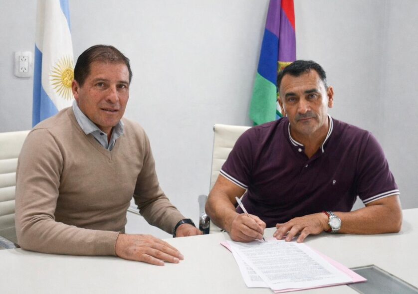 Instituto Deporte prof. Fabio Vázquez, y el intendente de Pcia Roca, Gustavo Javier Martínez