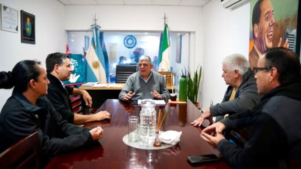 intendente con bomberos barranqueras