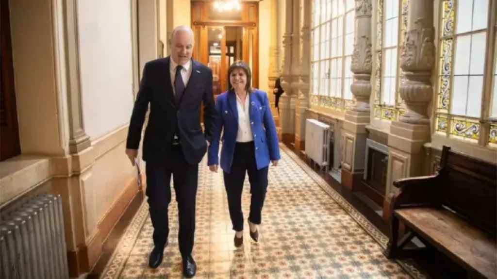 Patricia Bullrich y el ministro Federico Sturzenegger,
