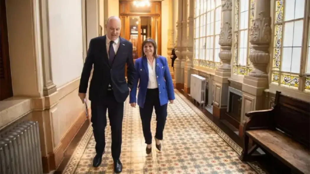 Patricia Bullrich y el ministro Federico Sturzenegger,