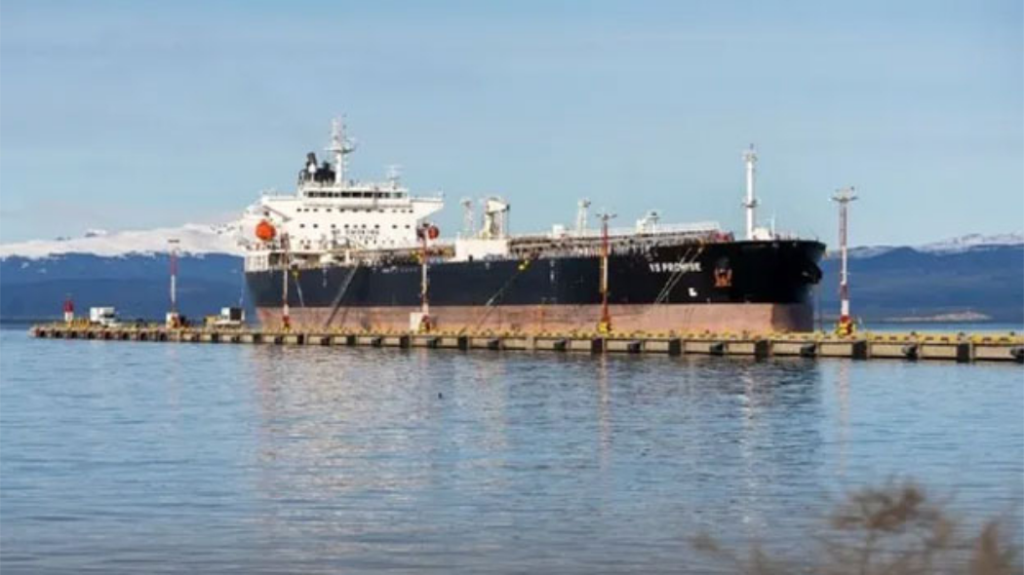 buque petrolero con bandera del Reino Unido de Gran Bretaña e Irlanda del Norte