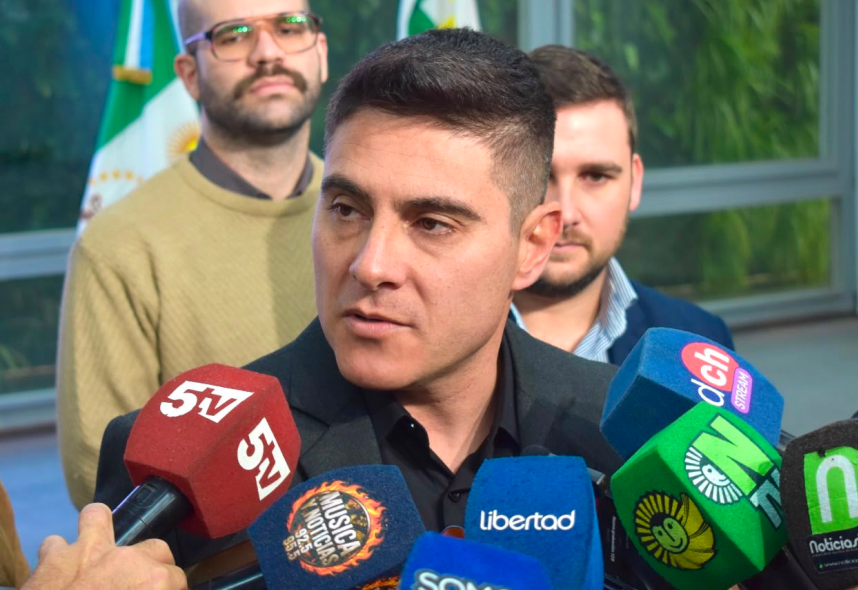 secretario General de la Gobernación, Julio Ferro,