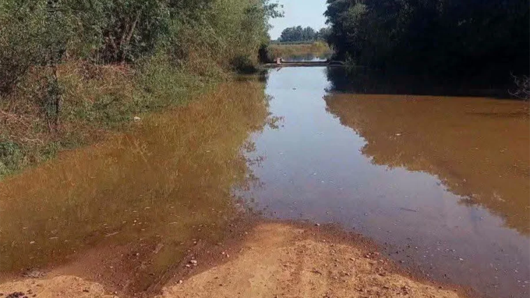 ruta cortada por la creciente corrientes