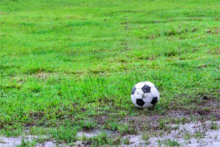 futbol lluvia